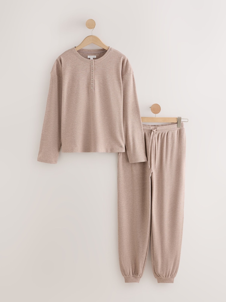 Neutral - Pijama Henley de manga larga de Tela waffle. - Imagen 1 de 4 Neutral - Pijama Henley de manga larga de Tela waffle. - Imagen 1 de 4