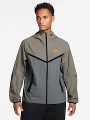 Chaqueta cortavientos Nike Tech Dri-Fit de tejido con cremallera completa - Imagen 1 de 3