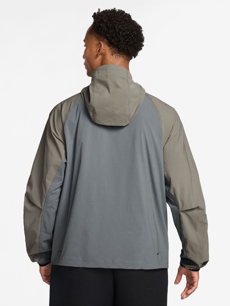 Chaqueta cortavientos Nike Tech Dri-Fit de tejido con cremallera completa - Imagen 2 de 3