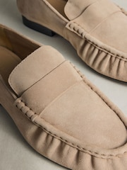 Таупе - N. Premium Suede Almond Toe Ruched Loafers - Image 12 of 13