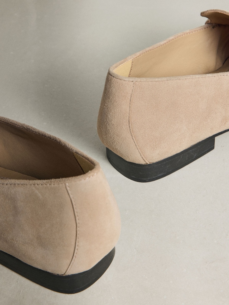 Таупе - N. Premium Suede Almond Toe Ruched Loafers - Image 13 of 13