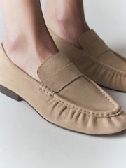 Таупе - N. Premium Suede Almond Toe Ruched Loafers - Image 9 of 13