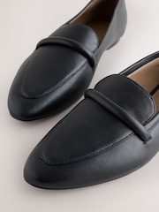 שחור - Forever Comfort® Leather Point Toe Loafers - תמונה 9 מתוך 10