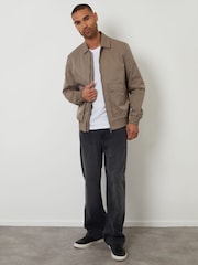 بني - سترة من Threadbare مقاومة للماء مع جيب رقعة وسحّاب وياقة - Image 2 of 5