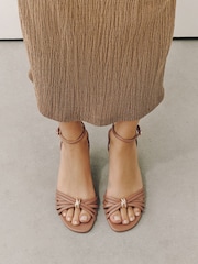 駝色 - Forever Comfort® Heeled Sandals With Hardware - 圖片 3/10