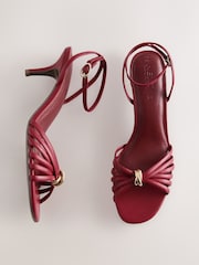 紅色 - Forever Comfort® Heeled Sandals With Hardware - 圖片 2/5