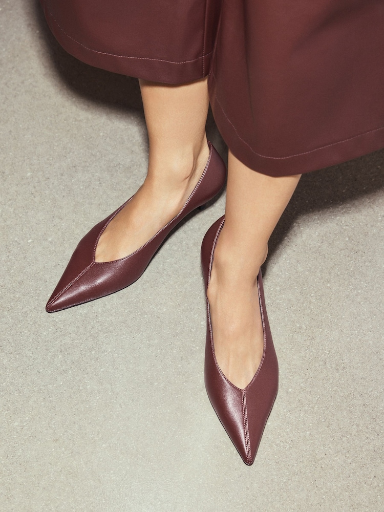 Кість - Forever Comfort® Leather Low Court Heels - Image 1 of 4