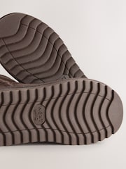Schokoladenbraun - Hohe Wildlederschuhe zum Reinschlüpfen - Bild 4 von 5