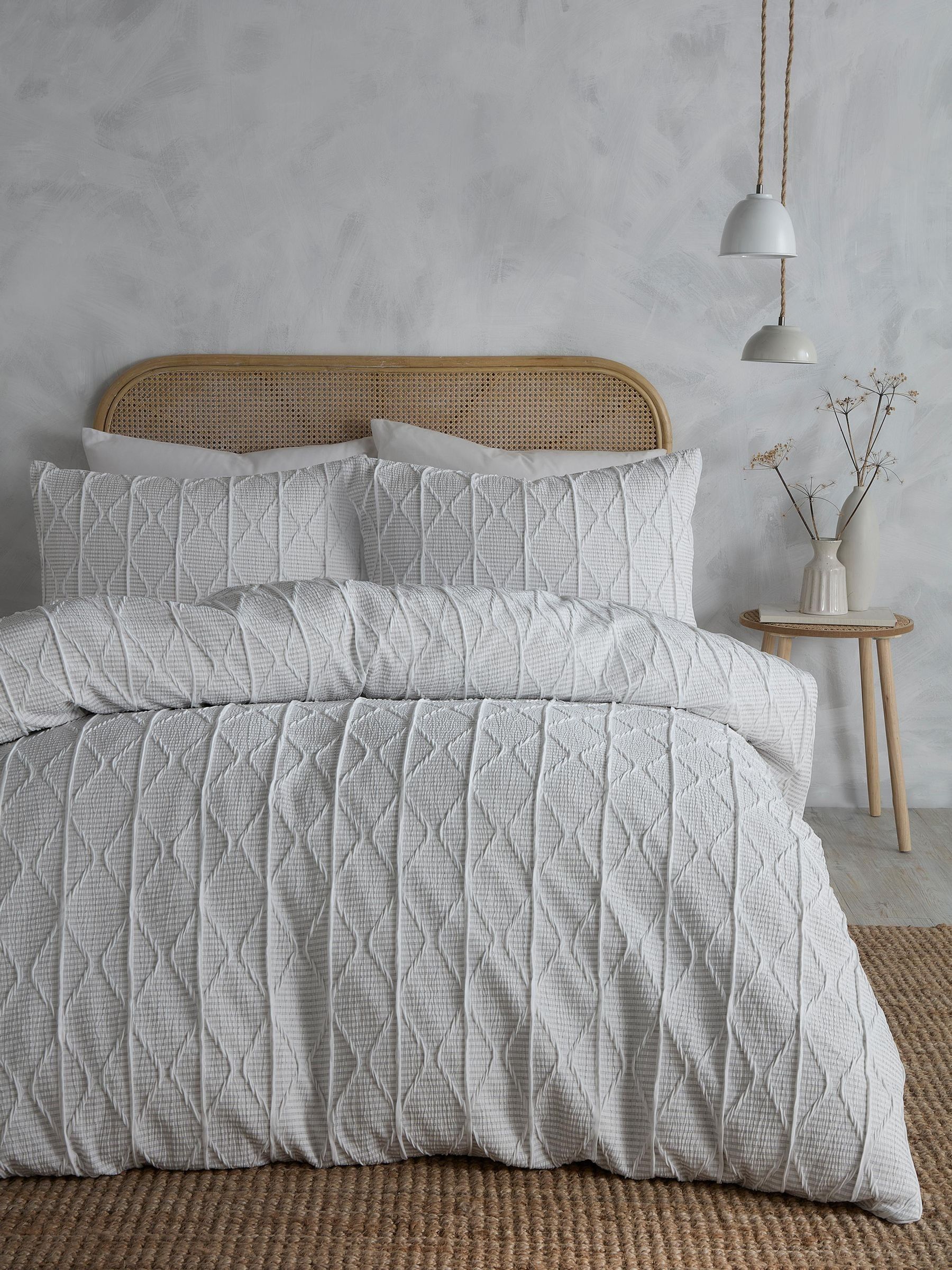 Serene Crinkle Stripe Duvet Cover Set Super King 260 x 220cm – Textured White Bedding with Modern Stripe Design, Includes 2 Pillowcases - Image 4