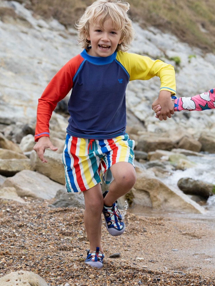 כחול - גופיית גלישה עשויה בד המגן מפני קרינת השמש UV לבנים של Muddy Puddles - תמונה 2 מתוך 5 כחול - גופיית גלישה עשויה בד המגן מפני קרינת השמש UV לבנים של Muddy Puddles - תמונה 2 מתוך 5