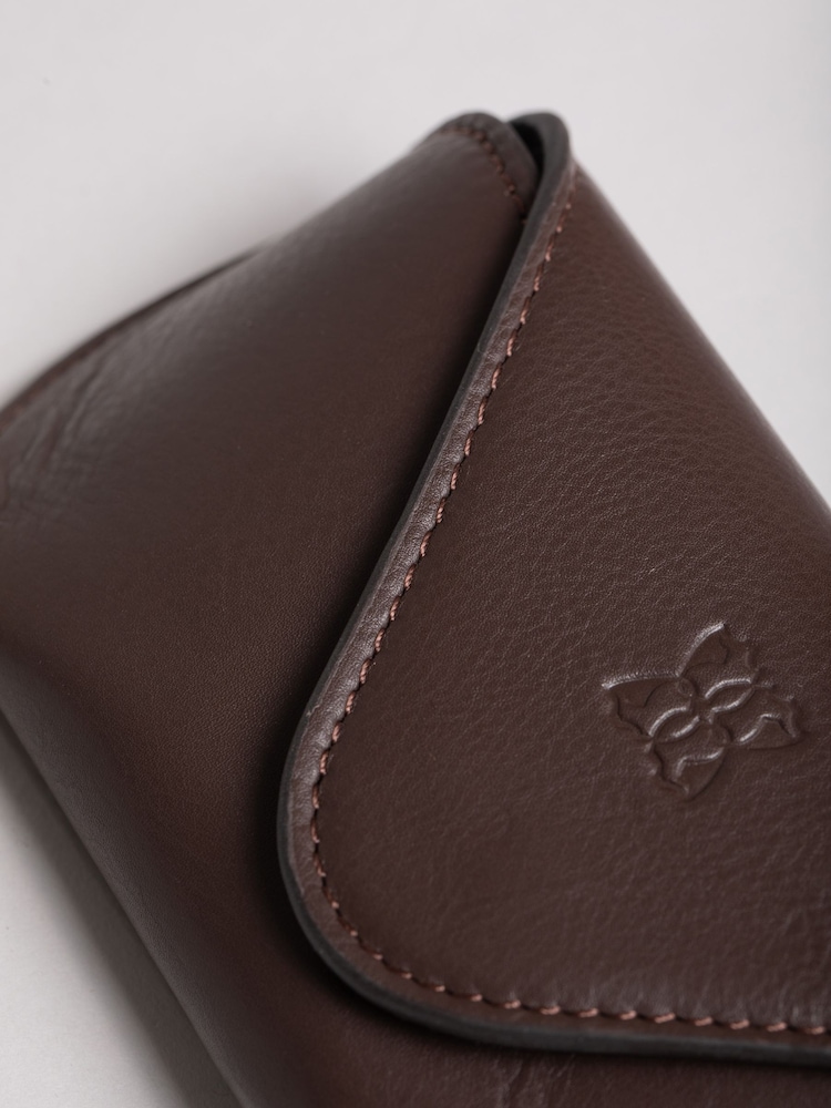 Lakeland Leather Brown Flapover Leather Glasses Case - Image 4 of 4 Lakeland Leather Brown Flapover Leather Glasses Case - Image 4 of 4