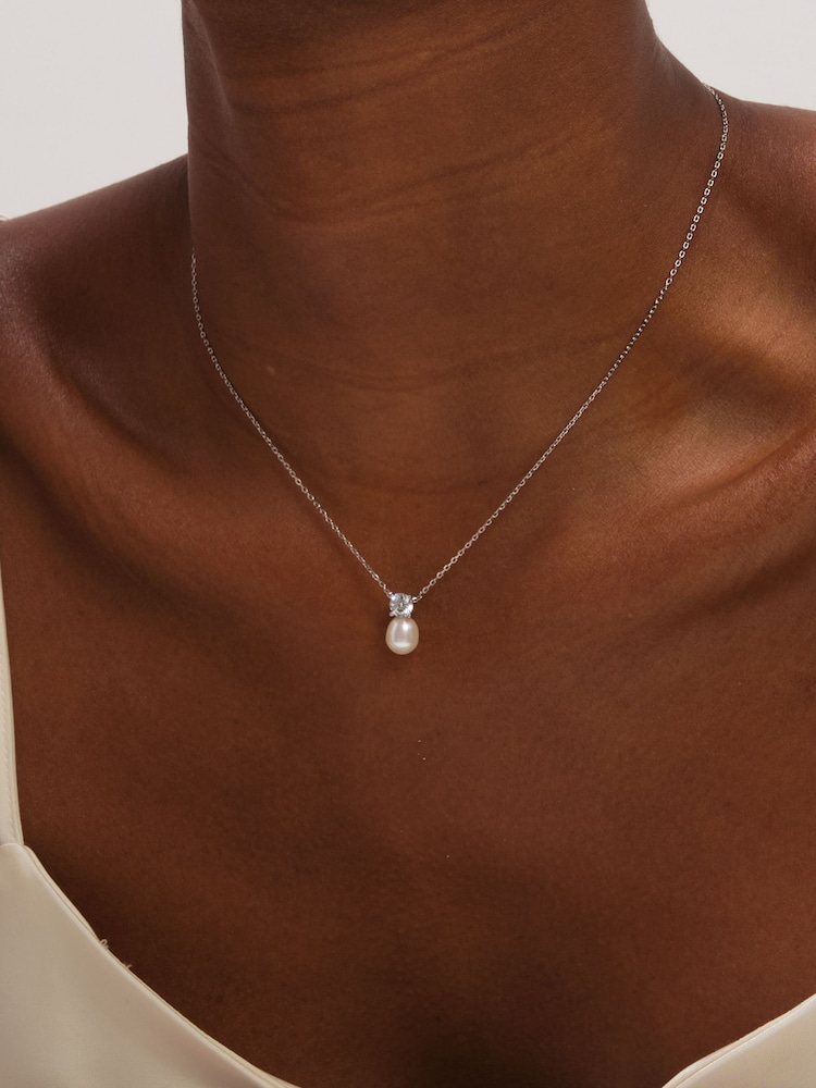 علبة هدية طقم زفاف Tone بكريستال ولؤلؤ من Jon Richard - Image 3 of 3 علبة هدية طقم زفاف Tone بكريستال ولؤلؤ من Jon Richard - Image 3 of 3