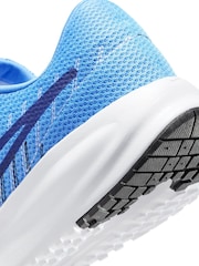 Estilo universitario en azul - Zapatillas para correr Run Defy Road de Nike - Imagen 9 de 10