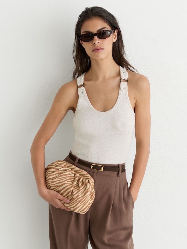 Reiss Georgia Raffia-Effect Zebra Pouch Clutch Bag - Bild 1 von 6 Reiss Georgia Raffia-Effect Zebra Pouch Clutch Bag - Bild 1 von 6
