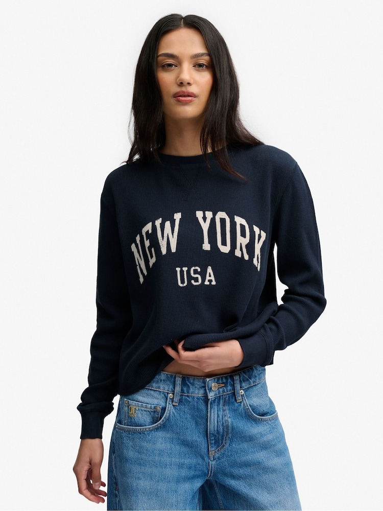 Mornarica Plavo - Superdry Athletic Essentials Grafički vrh dugih rukava - Slika 1 od 7