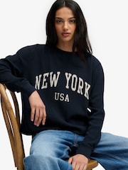 Mornarica Plavo - Superdry Athletic Essentials Grafički vrh dugih rukava - Slika 4 od 7
