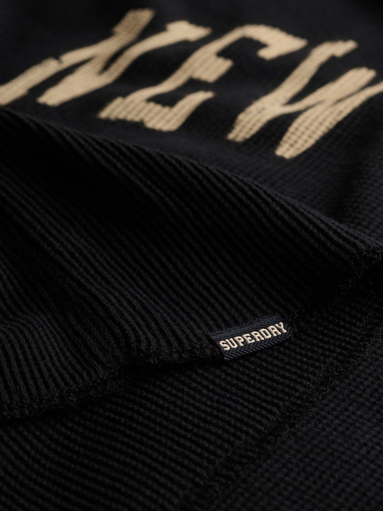 Mornarica Plavo - Superdry Athletic Essentials Grafički vrh dugih rukava - Slika 7 od 7