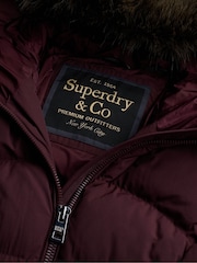 أحمر عنابي - سترة متوسطة الطول بغطاء رأس من الفرو الصناعي من تشكيلة Fuji من Superdry - صورة 8 من 8