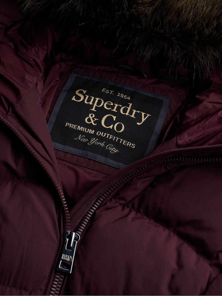 أحمر عنابي - سترة متوسطة الطول بغطاء رأس من الفرو الصناعي من تشكيلة Fuji من Superdry - صورة 8 من 8