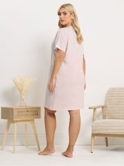 חולצת טי לשינה של Yours למידות גדולות - תמונה 4 מתוך 5