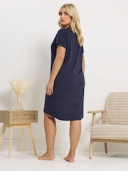 قميص نوم أطول من الخلف مقاس كبير من Yours - Image 3 of 4