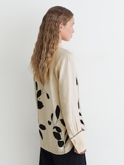 Reiss Ivory/Black Lyla Leaf-Print Jacquard Long-Sleeve Shirt - Image 5 of 6