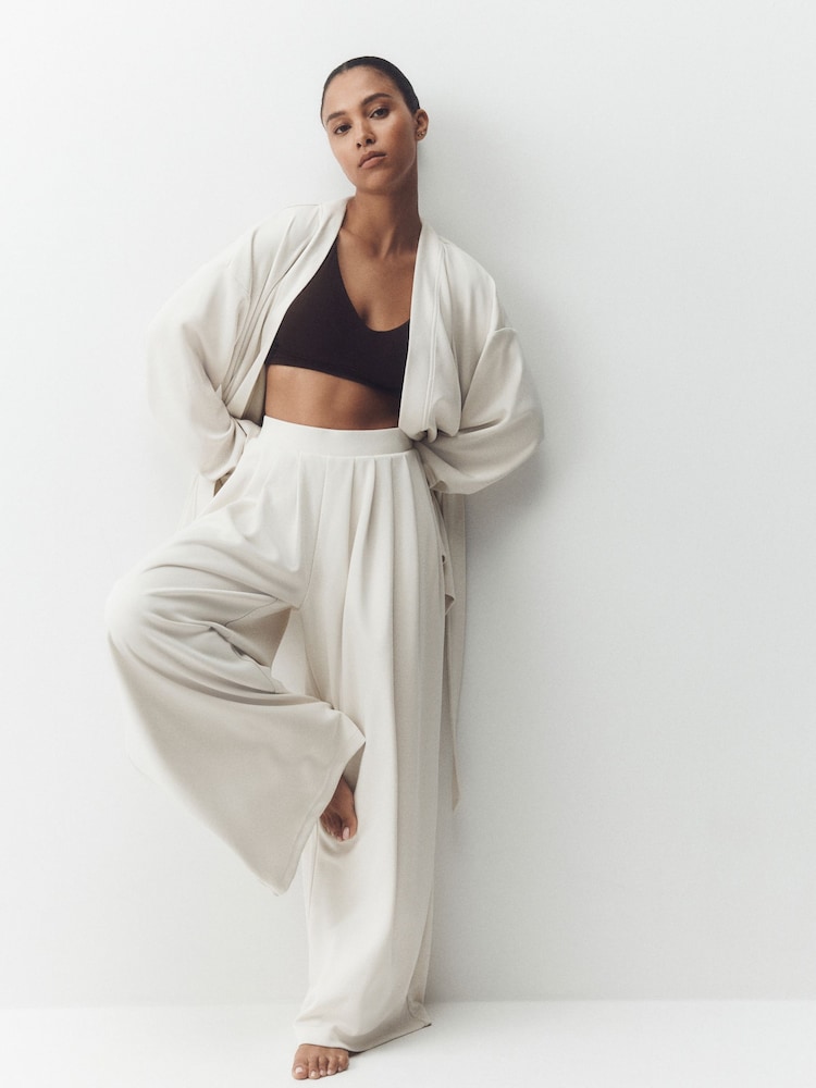 Crema - Studio Tie Waist Cardigan - Imagen 4 de 4 Crema - Studio Tie Waist Cardigan - Imagen 4 de 4