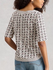 تيشرت جيرسيه Weaver من White Stuff - صورة 3 من 6