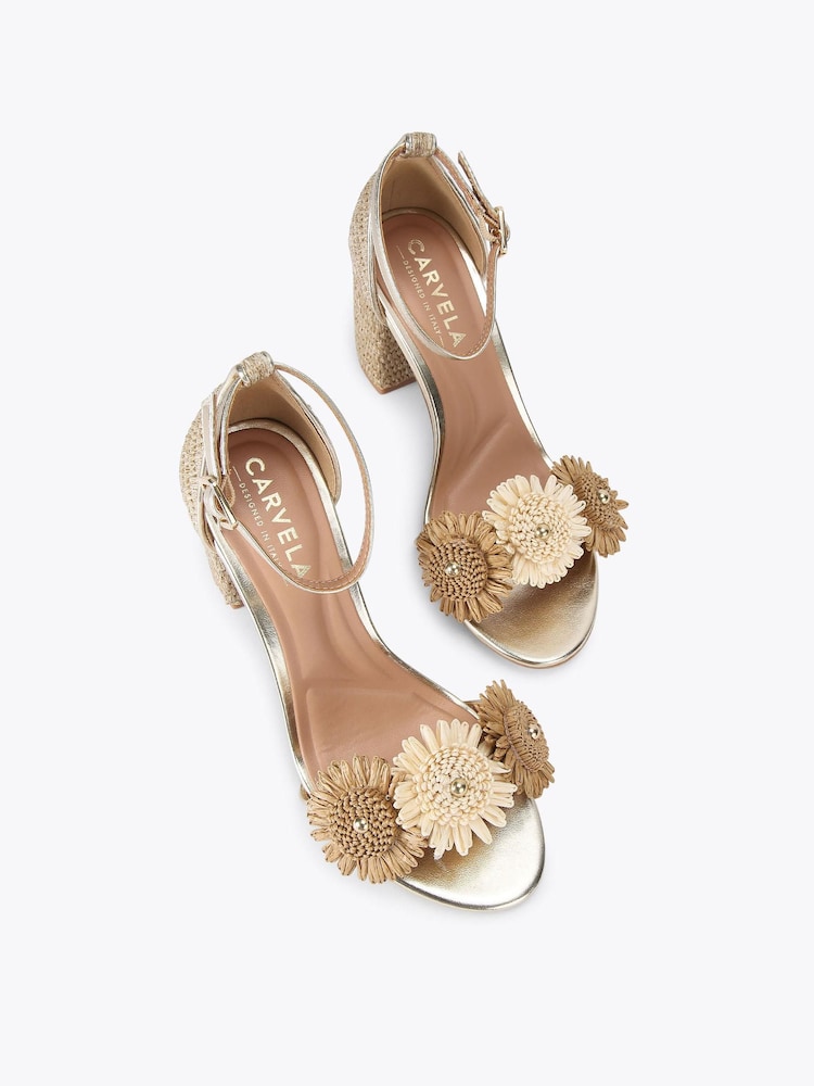 Carvela סנדלי עקב בלוק בעיטור פרח, דגם Sorrento - תמונה 2 מתוך 4 Carvela סנדלי עקב בלוק בעיטור פרח, דגם Sorrento - תמונה 2 מתוך 4