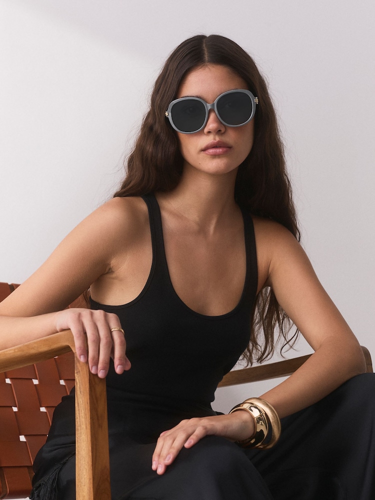 Grey Square Sunglasses - Image 2 of 6 Grey Square Sunglasses - Image 2 of 6