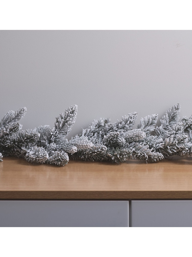 Lights4fun 1.5m Pre Lit Snowy Christmas Garland - Image 2 of 4