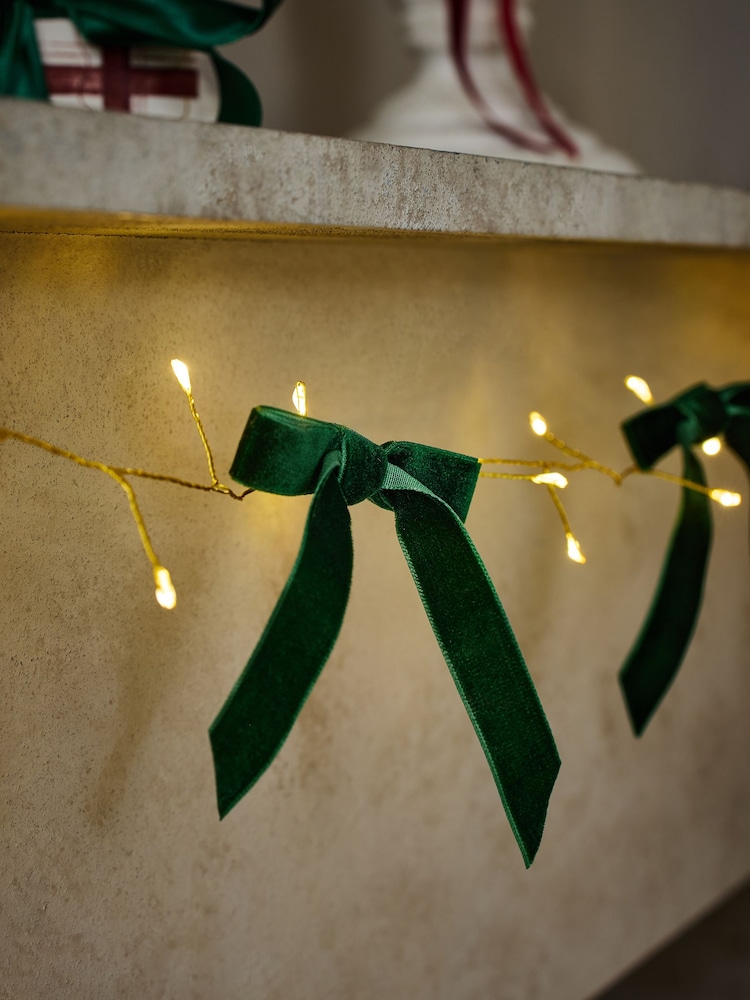Green Vevlet Bow String Line Lights - Image 2 of 3 Green Vevlet Bow String Line Lights - Image 2 of 3