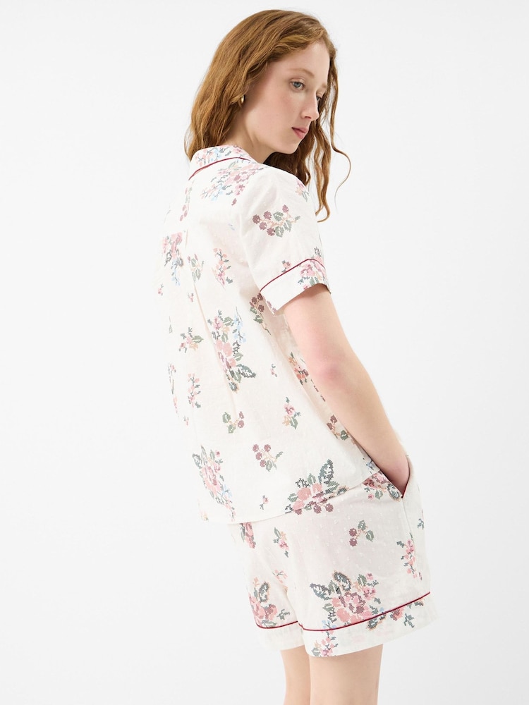 طقم بيجامة قطن بتصميم شورت بطبعة زهور من Accessorize - Image 2 of 3 طقم بيجامة قطن بتصميم شورت بطبعة زهور من Accessorize - Image 2 of 3