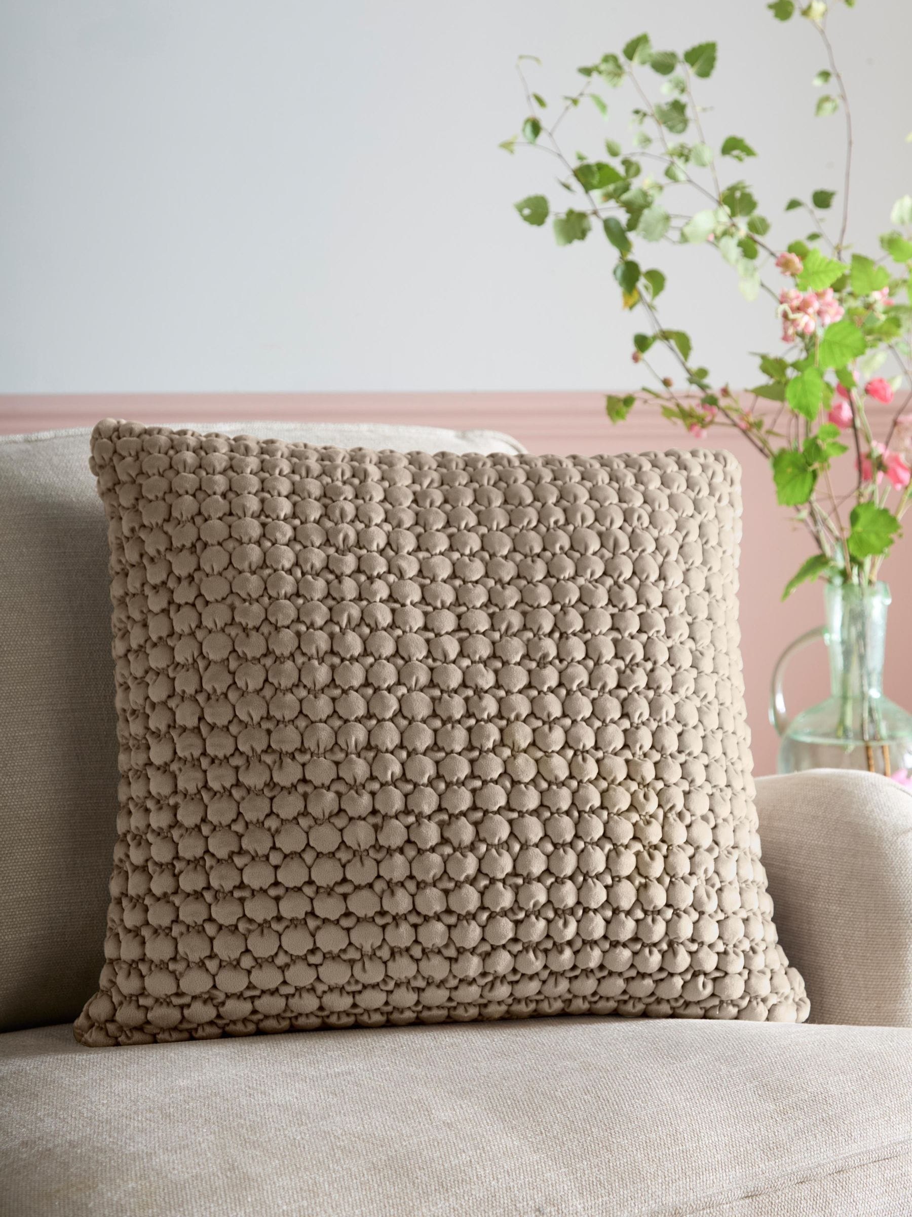 Appletree Men's Natural Bobble Filled Cushion - Image 2