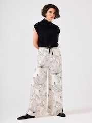 Mint Velvet フローラルプリント ワイドサテンパンツ - 画像 3 / 7