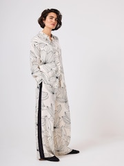 Mint Velvet フローラルプリント ワイドサテンパンツ - 画像 5 / 7