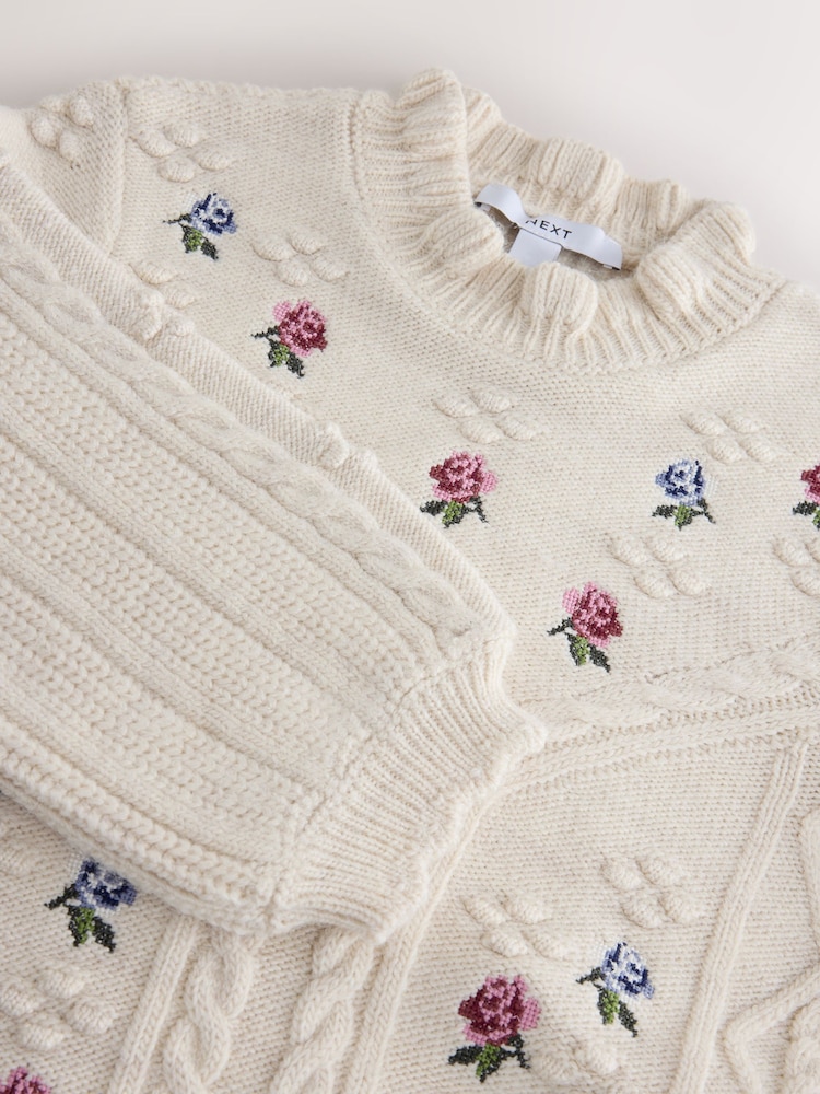 Ecru - Cable Knit Floral Embroidered Frill Neck Jumper - Bild 2 von 7 Ecru - Cable Knit Floral Embroidered Frill Neck Jumper - Bild 2 von 7