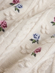 Ecru - Cable Knit Floral Embroidered Frill Neck Jumper - Bild 3 von 7