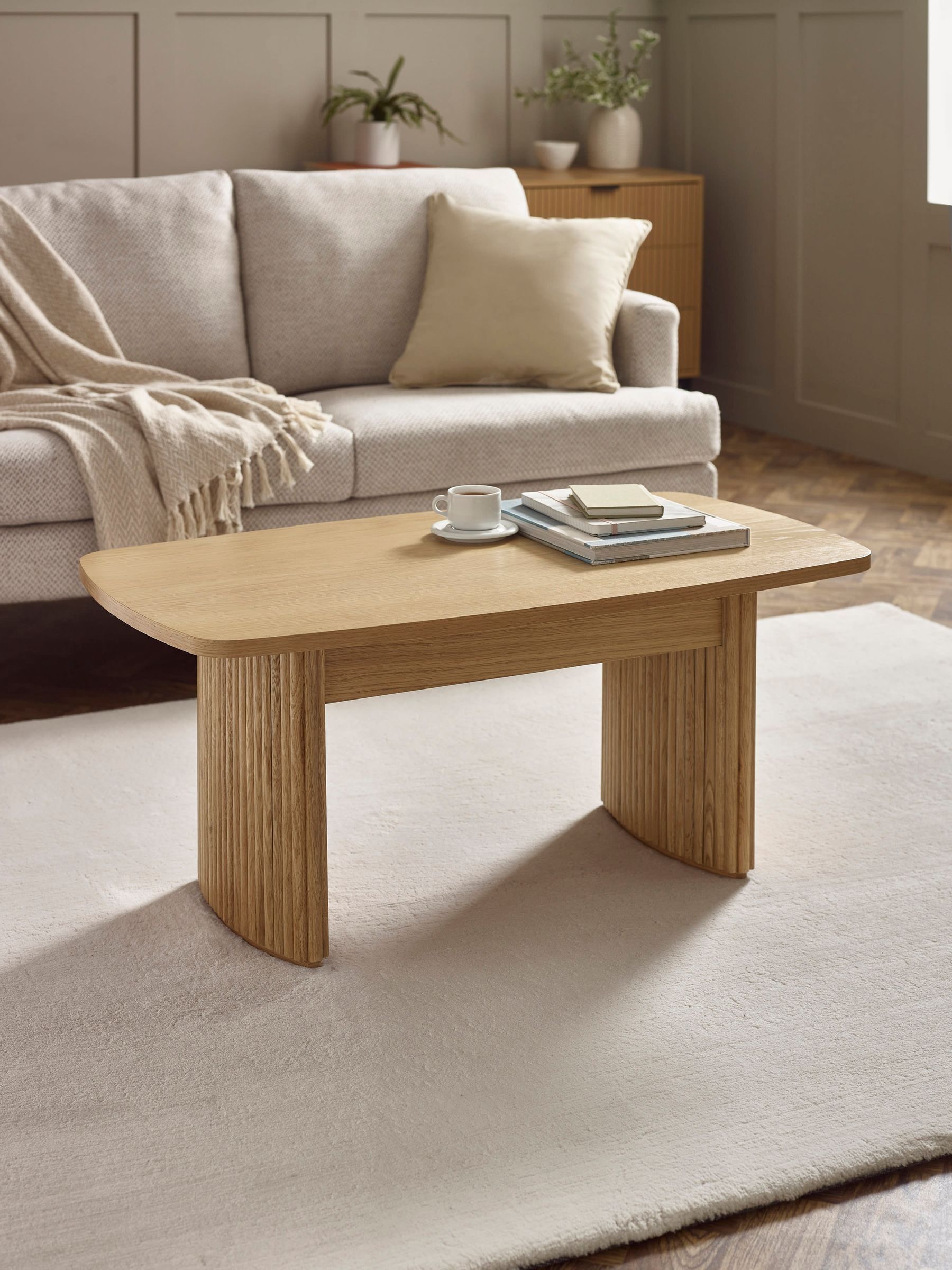 Julian Bowen Unisex Light Oak Louis Fluted Compact Coffee Table - Image 4