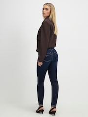 بنطلون جينز ضيق ناحت للقوام بخصر مرتفع للأحجام الصغيرة من River Island - صورة 4 من 5