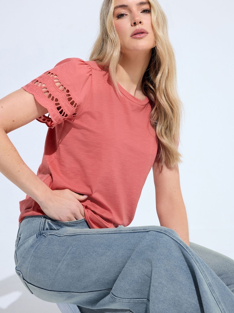 تيشرت بأكمام مطرزة من Long Tall Sally - صورة 1 من 2