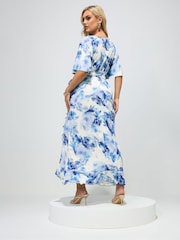 ホワイト - Yours Curve London ぼかしフローラル ラップ フリル ITY ドレス - 画像 3 / 4