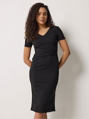 M&Co – Kleid mit geraffter Taille und V-Ausschnitt - Bild 1 von 4