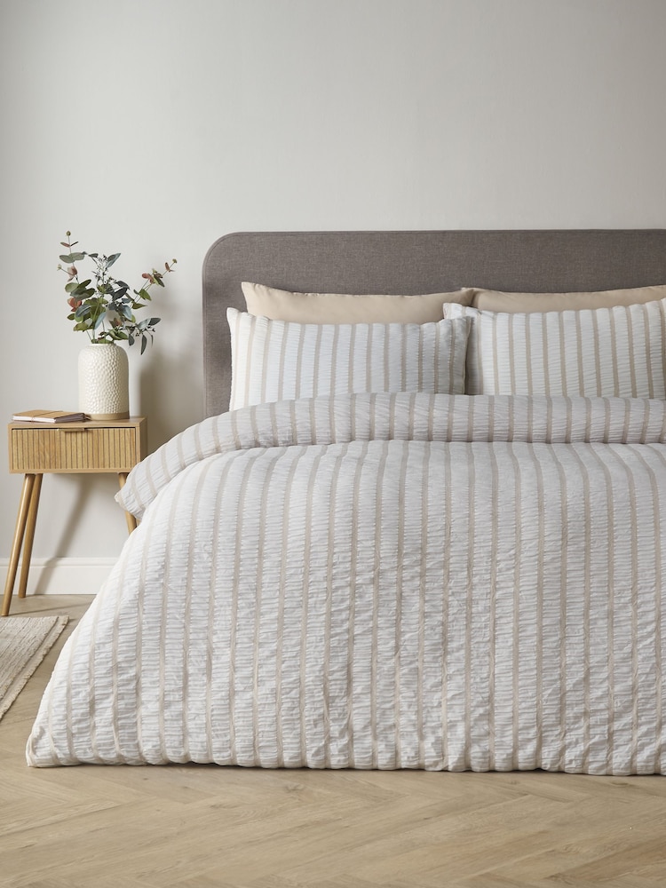 Catherine Lansfield Natural So Soft Seersucker Stripe No Iron Duvet Cover Set - Image 2 of 4