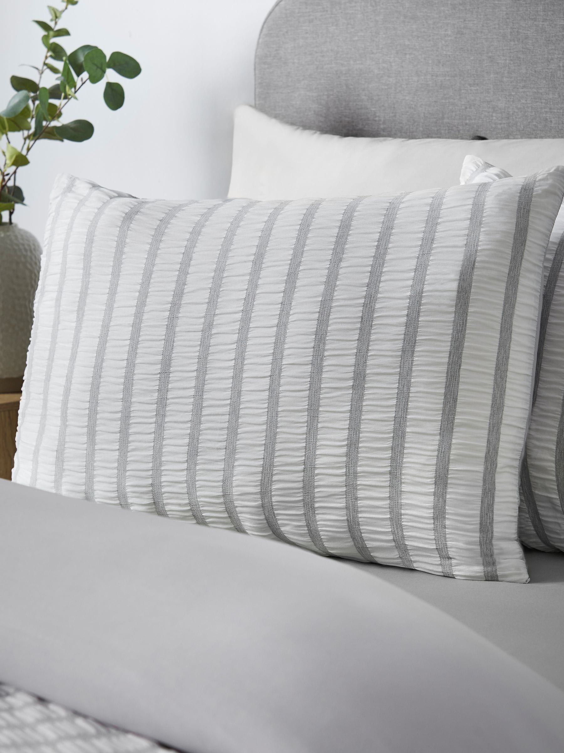 Catherine Lansfield Unisex Grey 'So Soft Seersucker Stripe' Duvet Cover Set In | Size: King - Image 3