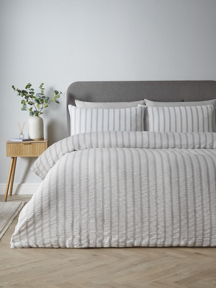 Catherine Lansfield Grey So Soft Seersucker Stripe No Iron Duvet Cover Set - Image 2 of 4