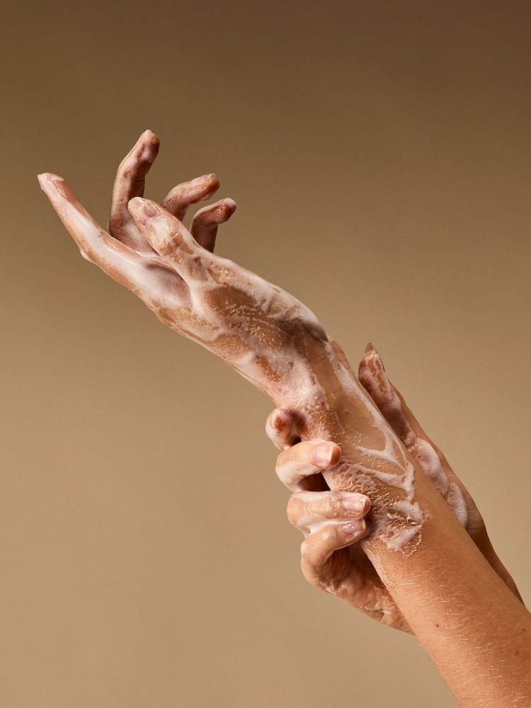 Bath & Body Works Vanilla Coconut Gentle & Clean Foaming Hand Soap 259ml - Image 3 of 3