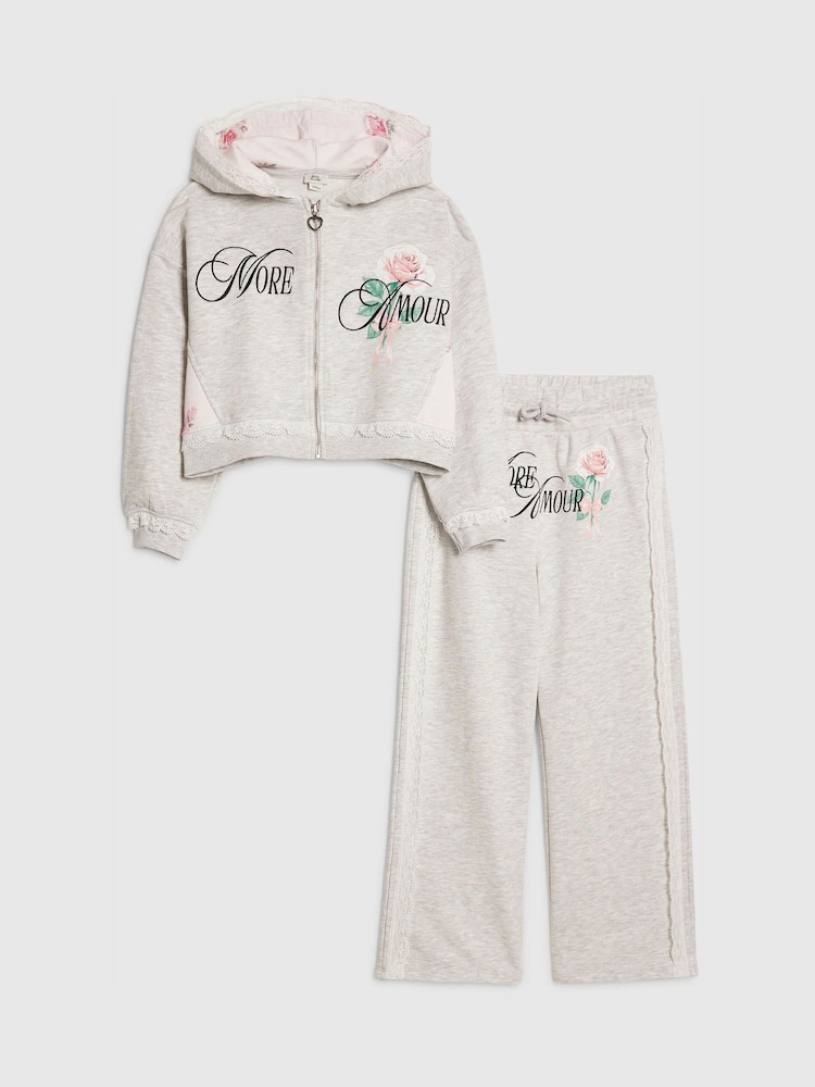 طقم بدلة رياضية من هودي وبنطلون رياضي بعبارة "More Amour" من River Island - Image 1 of 5