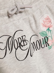 طقم بدلة رياضية من هودي وبنطلون رياضي بعبارة "More Amour" من River Island - Image 4 of 5