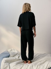 طقم بيجامة فضفاضة من مزيج الفيسكوز من self. - Image 3 of 5